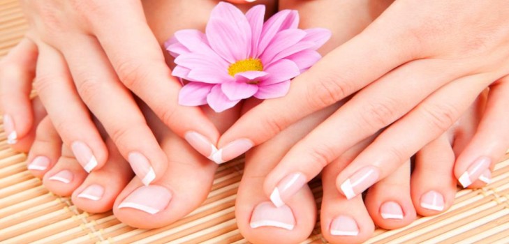 Design d'ongles à la mode sur les jambes - photos et vidéos