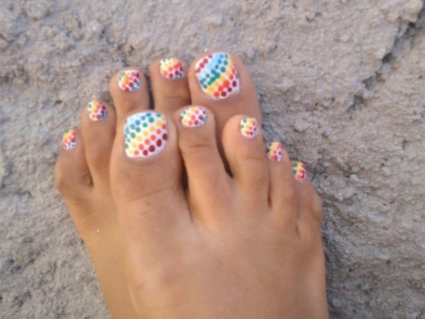 Design d'ongles à la mode sur les jambes - photos et vidéos