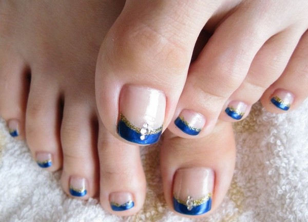 Design d'ongles à la mode sur les jambes - photos et vidéos