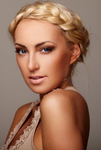 Cheveux du Nouvel An avec des tresses