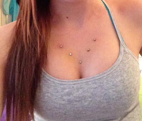 Piercing microdermique: comment sont fabriqués les microdermabras (photo)