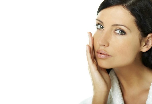 Pourquoi est-il si important de choisir la bonne crème pour la peau grasse, et que devriez-vous savoir au moment de choisir?