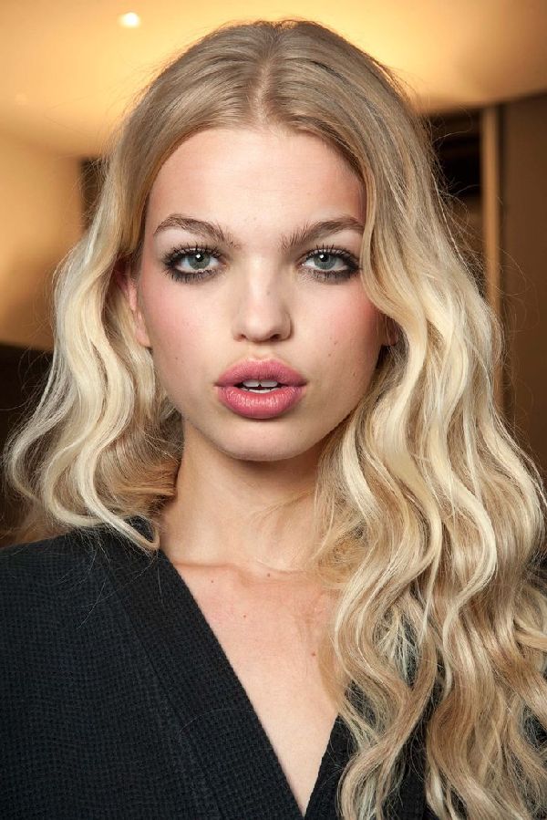 Coiffure pour la nouvelle année du pétard de ses propres mains - des idées de mode pour les cheveux courts, moyens et longs, photo