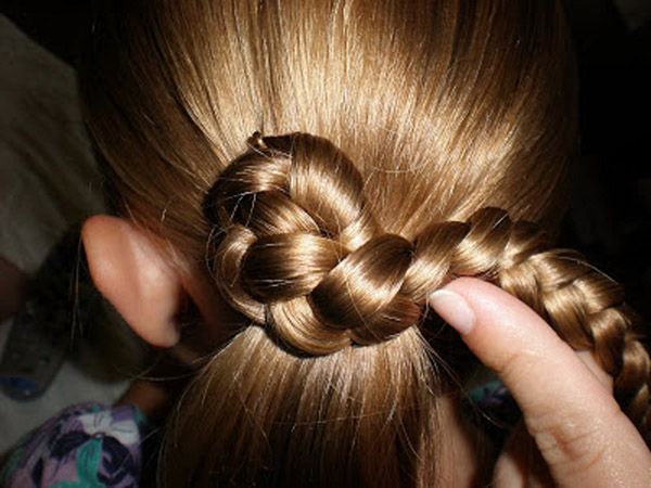 Coiffures pour les filles de leurs propres mains pour le Nouvel An 2017 Coq - des idées pour les cheveux courts, moyens et longs, des photos et des vidéos étape par étape
