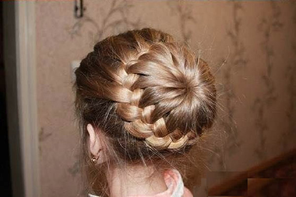 Coiffures pour les filles de leurs propres mains pour le Nouvel An 2017 Coq - des idées pour les cheveux courts, moyens et longs, des photos et des vidéos étape par étape