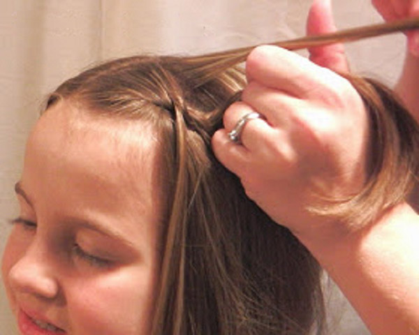 Coiffures pour les filles de leurs propres mains pour le Nouvel An 2017 Coq - des idées pour les cheveux courts, moyens et longs, des photos et des vidéos étape par étape