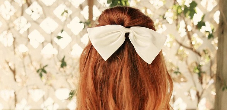 Coiffures avec des arcs pour le 1er septembre de leurs propres mains. Des coiffures originales pour le 1er septembre pour les filles