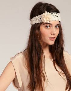 Coiffures avec un bandage pour les cheveux
