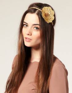 Coiffures avec un bandage pour les cheveux