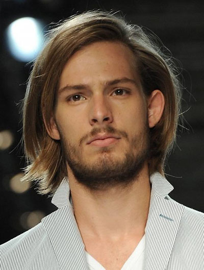 Excellente coiffure pour ceux qui aiment bricoler leurs cheveux