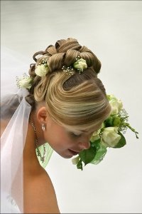 Coiffures de mariage avec des fleurs