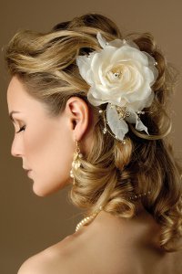 Coiffures de mariage avec des fleurs