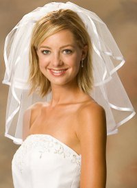 Coiffures de mariage avec un voile court Coiffures de mariage avec un voile court