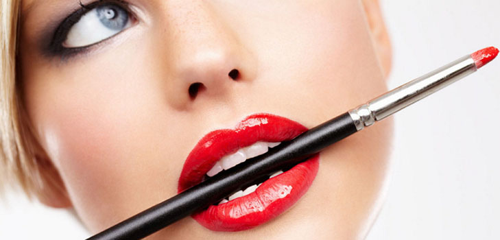 La technique du maquillage correct: quatre règles d'artistes maquilleurs