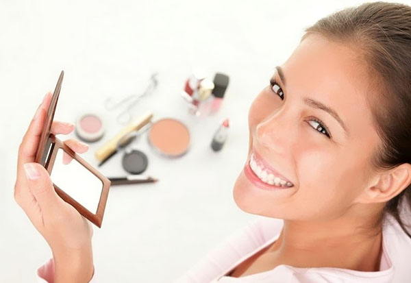 La technique du maquillage correct: quatre règles d'artistes maquilleurs
