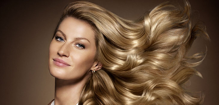 Beau style sur les cheveux moyens