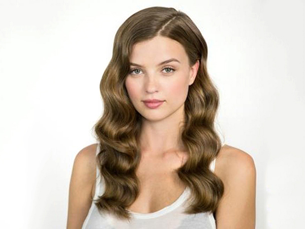 Beau style sur les cheveux moyens