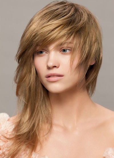 Beau style sur les cheveux moyens