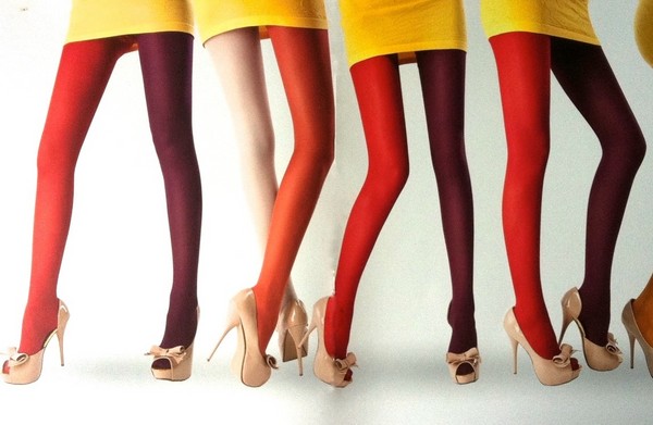 Jambes féminines en bas - 2016: commentaire photo