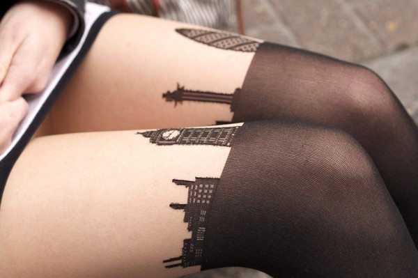 Jambes féminines en bas - 2016: commentaire photo