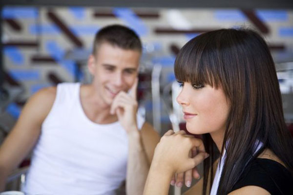 7 poses et gestes qui fonctionnent sans faute sur les hommes
