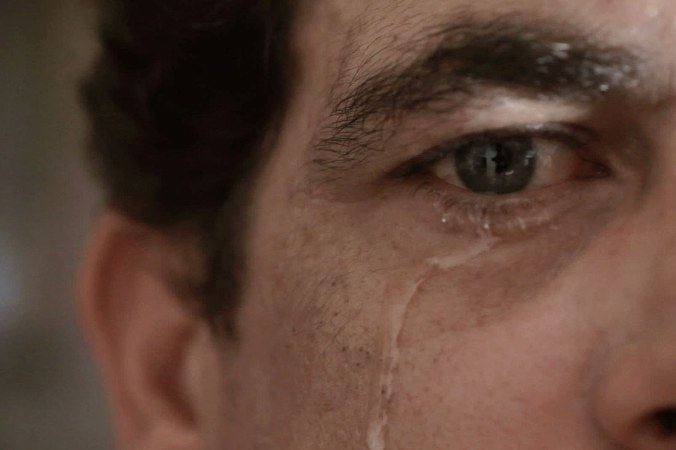 l'homme pleure