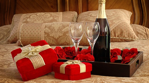 Saint Valentin 2016: des cadeaux originaux et les meilleures salutations en vers