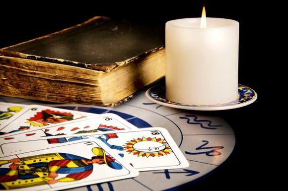 Divination par l'amour à la maison. Divination svyatonique par un mec. Comment deviner l'amour à la maison