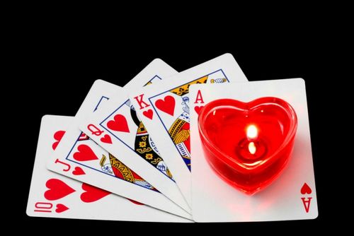 La révélation de la fortune sur les cartes est facile et intéressante!