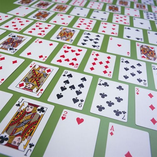 La révélation de la fortune sur les cartes est facile et intéressante!