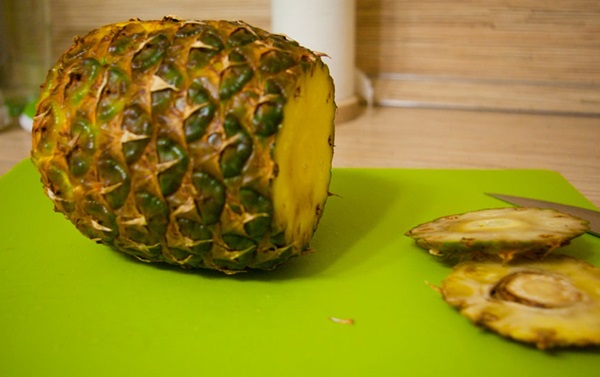 Comment couper un ananas correctement et magnifiquement