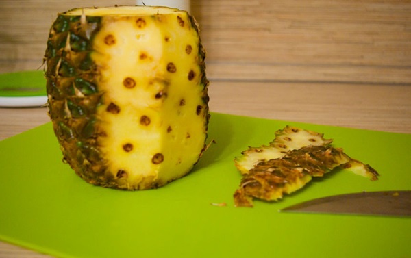 Comment couper un ananas correctement et magnifiquement
