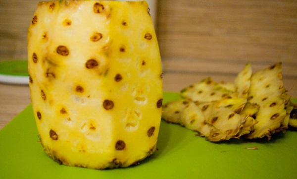 Comment couper un ananas correctement et magnifiquement
