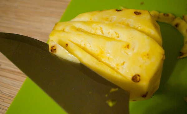 Comment couper un ananas correctement et magnifiquement