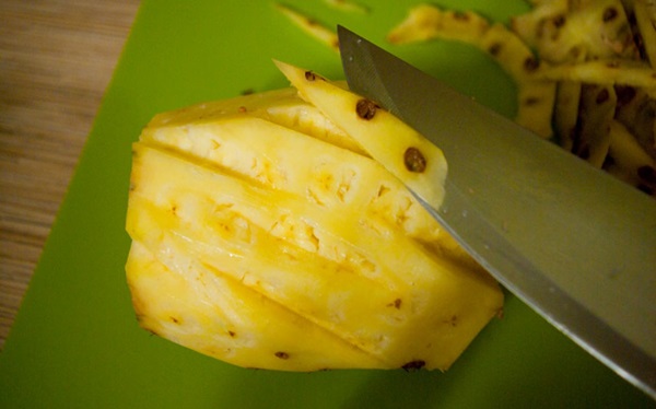 Comment couper un ananas correctement et magnifiquement