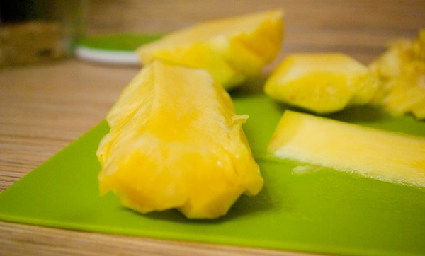 Comment couper un ananas correctement et magnifiquement