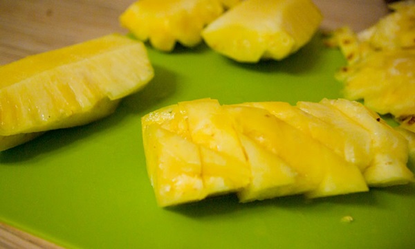 Comment couper un ananas correctement et magnifiquement