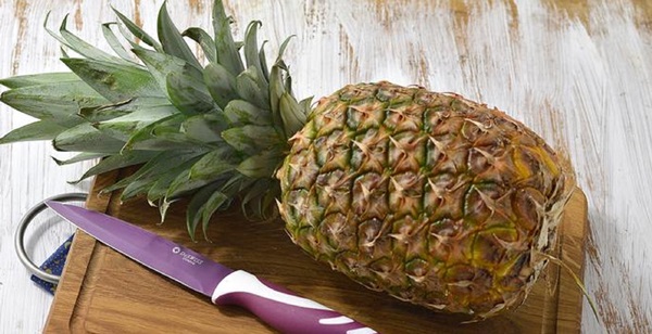 Comment couper un ananas correctement et magnifiquement