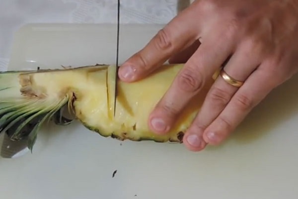 Comment couper un ananas correctement et magnifiquement