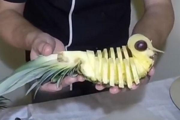 Comment couper un ananas correctement et magnifiquement