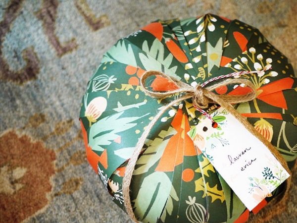 Comment emballer un cadeau dans un papier cadeau