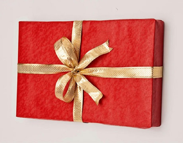 Comment emballer un cadeau dans un papier cadeau