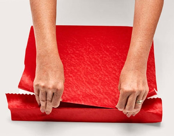 Comment emballer un cadeau dans un papier cadeau