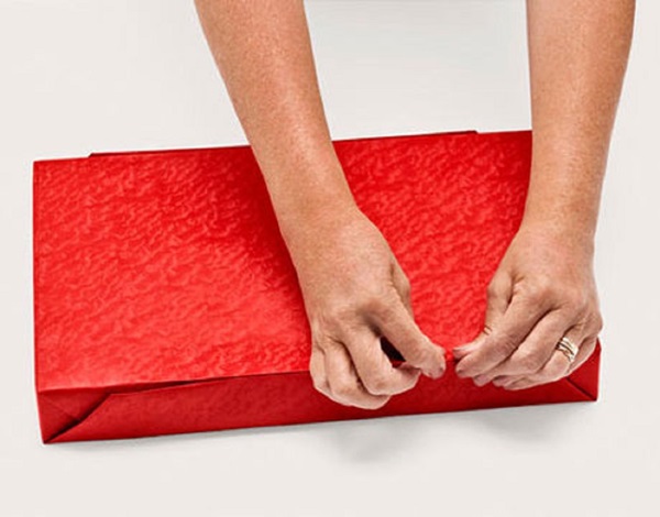 Comment emballer un cadeau dans un papier cadeau