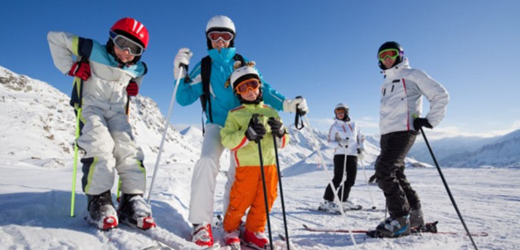 Un voyage à la montagne est toujours associé au ski. Apprenez à les choisir.