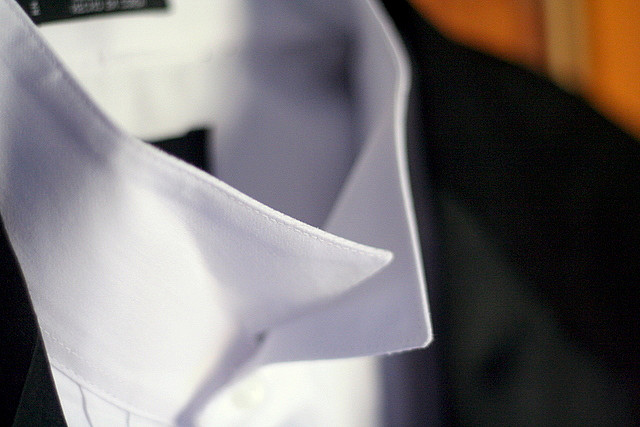 Comment enlever une tache grasse des vêtements?