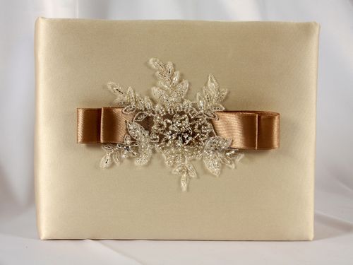 Le livre des voeux pour le mariage de leurs propres mains
