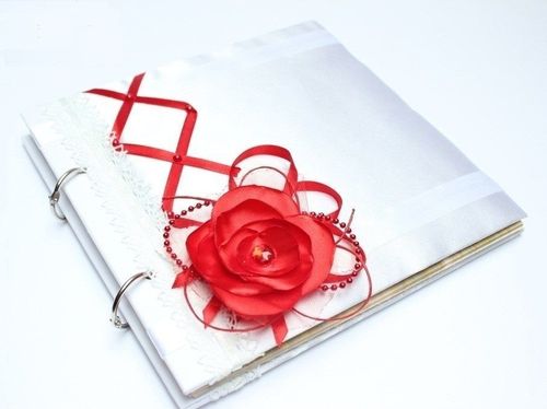 Le livre des voeux pour le mariage de leurs propres mains