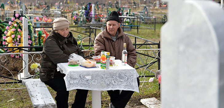 Quand ils vont au cimetière