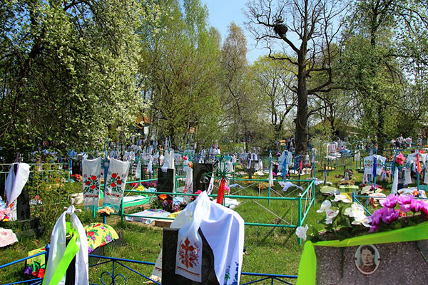 Quand ils vont au cimetière